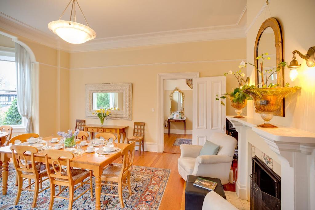ויקטוריה Fairholme Manor Inn מראה חיצוני תמונה