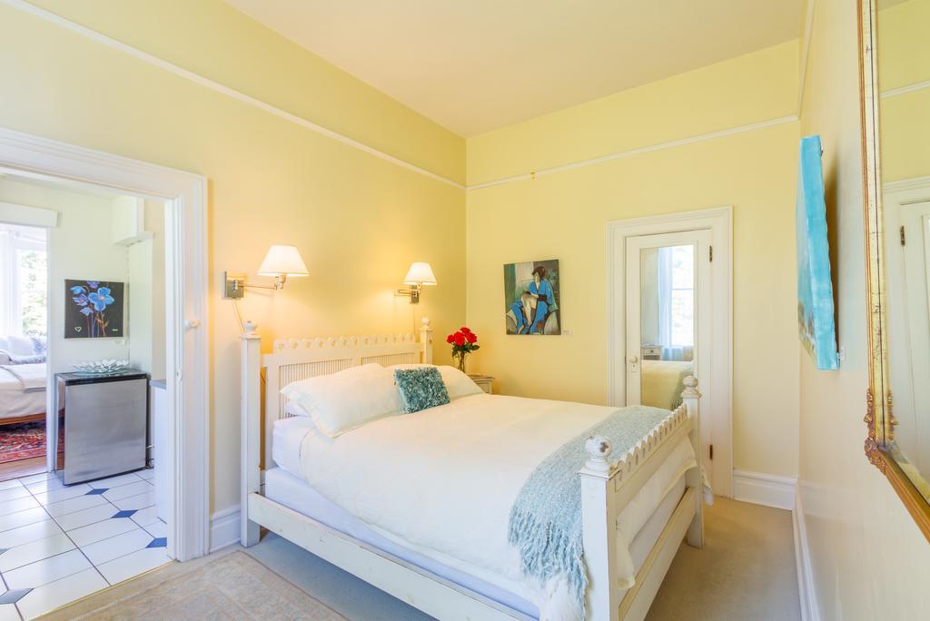 ויקטוריה Fairholme Manor Inn מראה חיצוני תמונה