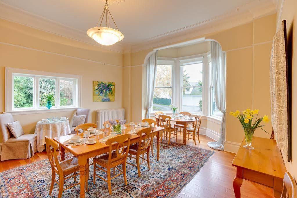 ויקטוריה Fairholme Manor Inn מראה חיצוני תמונה
