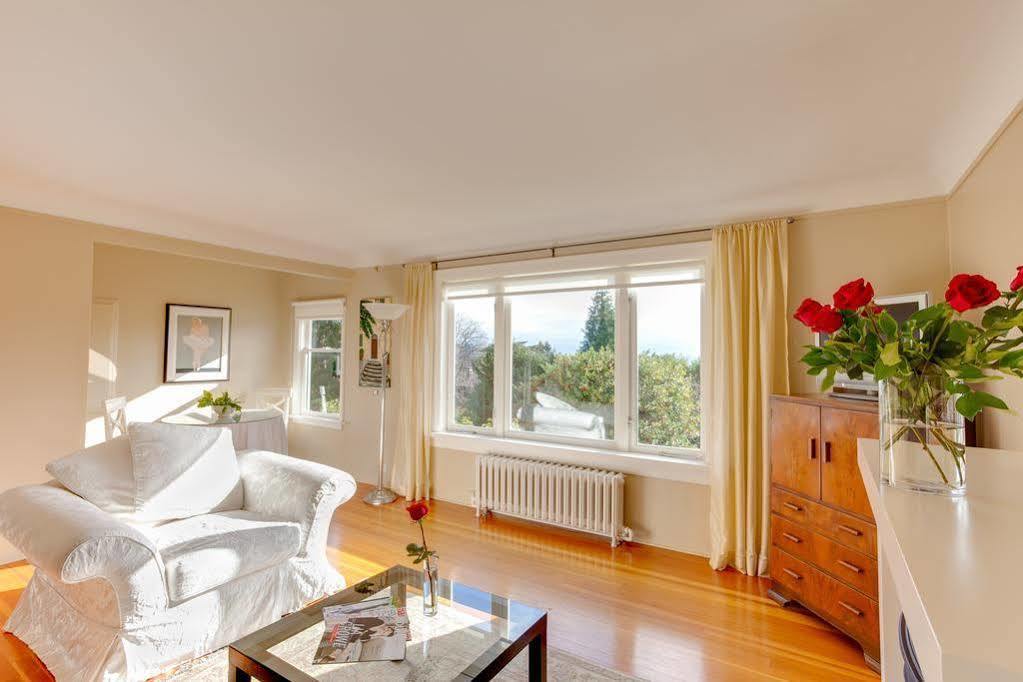 ויקטוריה Fairholme Manor Inn מראה חיצוני תמונה