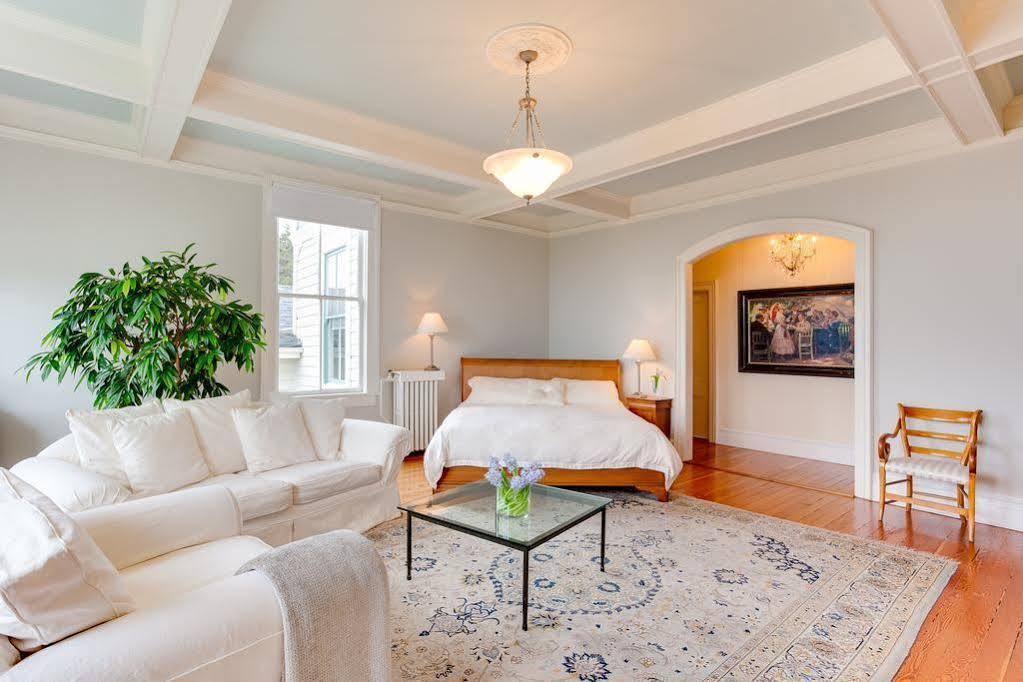 ויקטוריה Fairholme Manor Inn מראה חיצוני תמונה