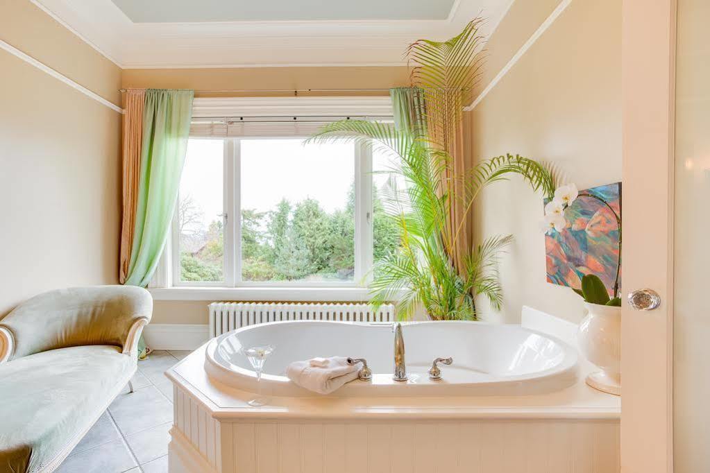 ויקטוריה Fairholme Manor Inn מראה חיצוני תמונה