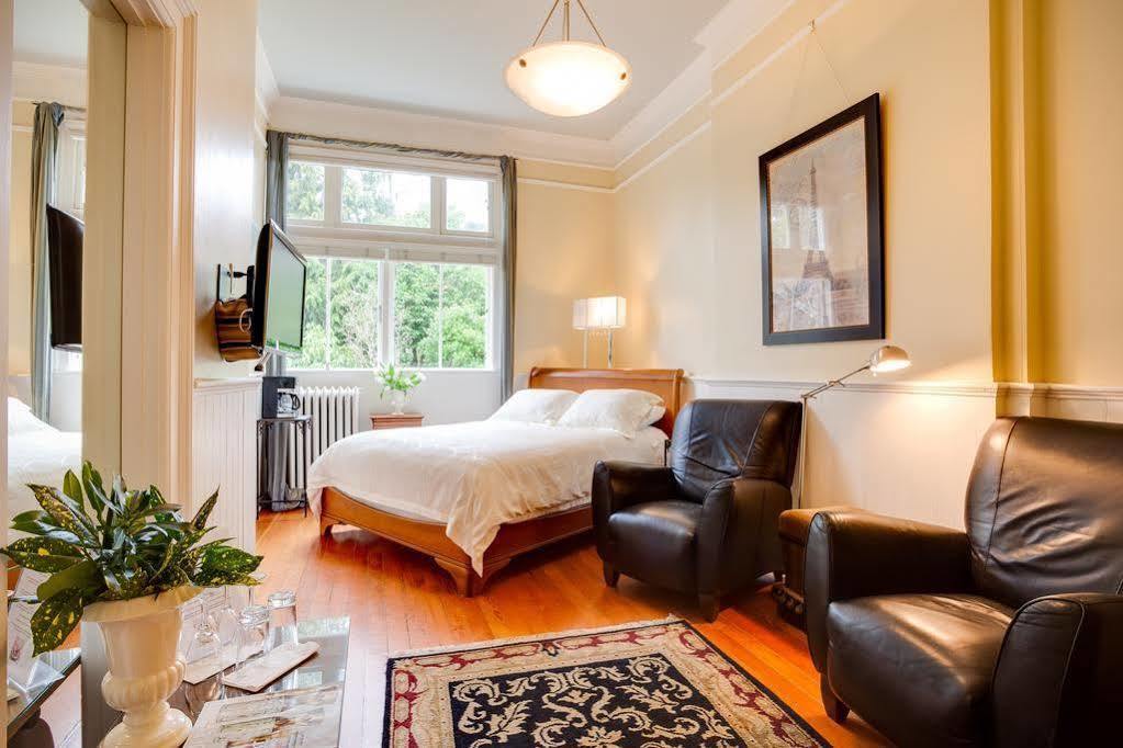 ויקטוריה Fairholme Manor Inn מראה חיצוני תמונה